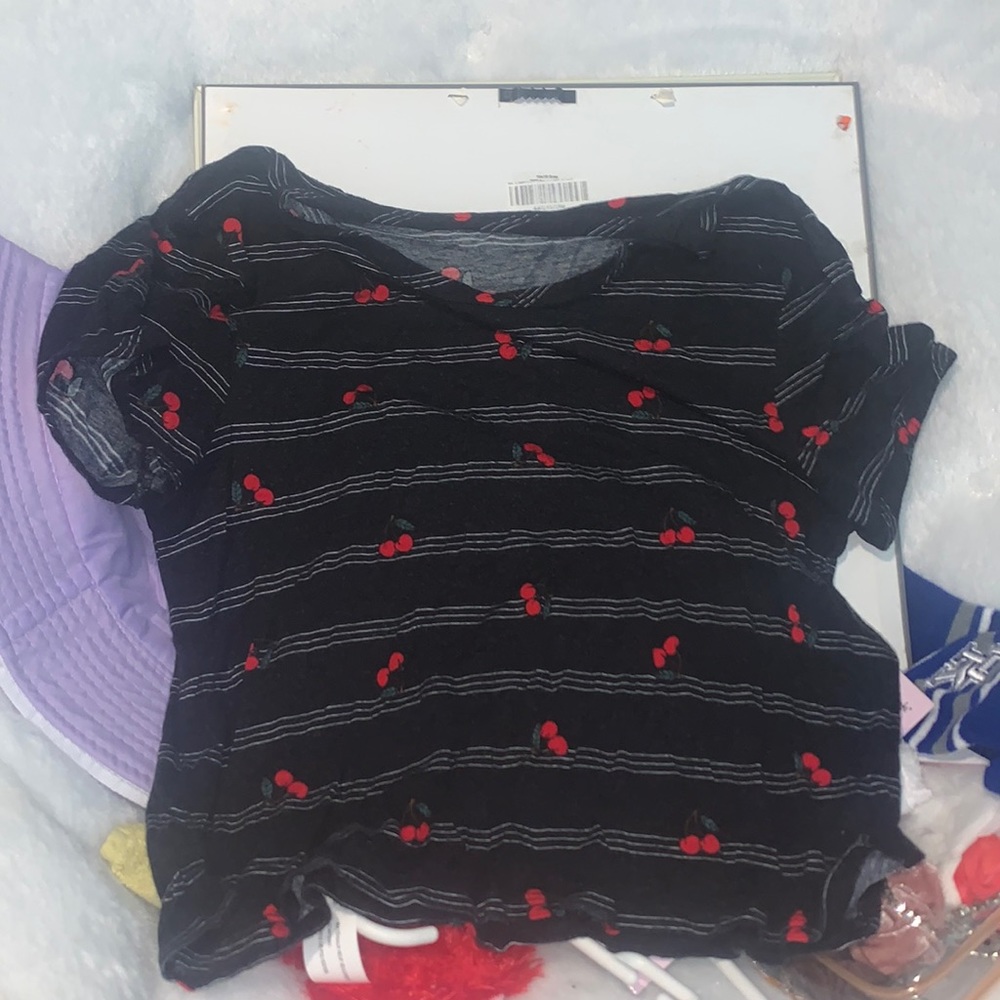 Black cherry Tee